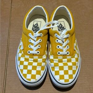 Vans yellow sneaker. Size USWOMEN 7.5；USMEN 6